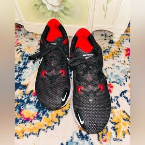 MENS RENEW NIKE SNEAKERS -LIKE NEW SZ 10